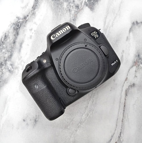 Canon EOS 7D Mark II DSLR Camera Body Only (USED) - Black - Image 2